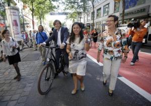 LINGER__VASSILAKOU__KAUFMANN__-_BEGEHUNG_DER_MARIAHILFER_STRASSE_NEU_BLIMLINGER__VASSILAKOU__KA_-_APA-Bilderdienst_-_16_08_13_-_10_45_-_ABD0041_-_Vollbild